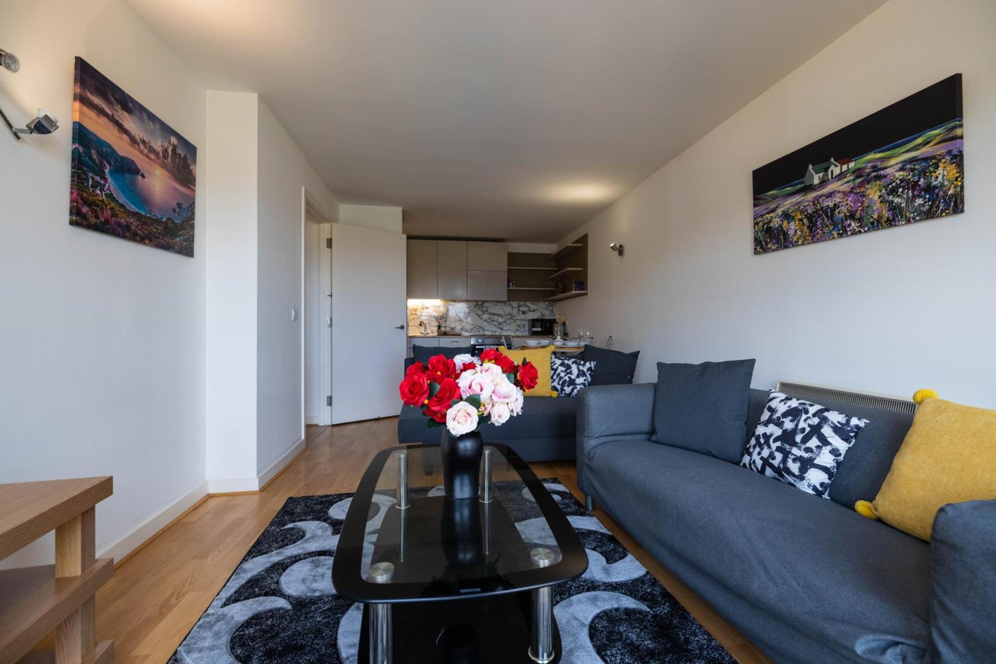 Beautiful And Spacious 2-bed In Londra