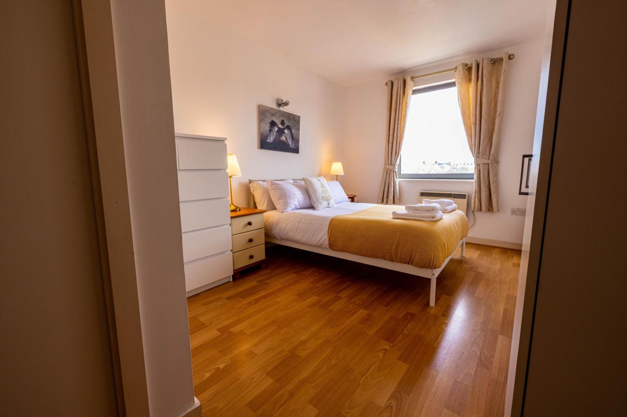 Beautiful And Spacious 2-bed In * Londra