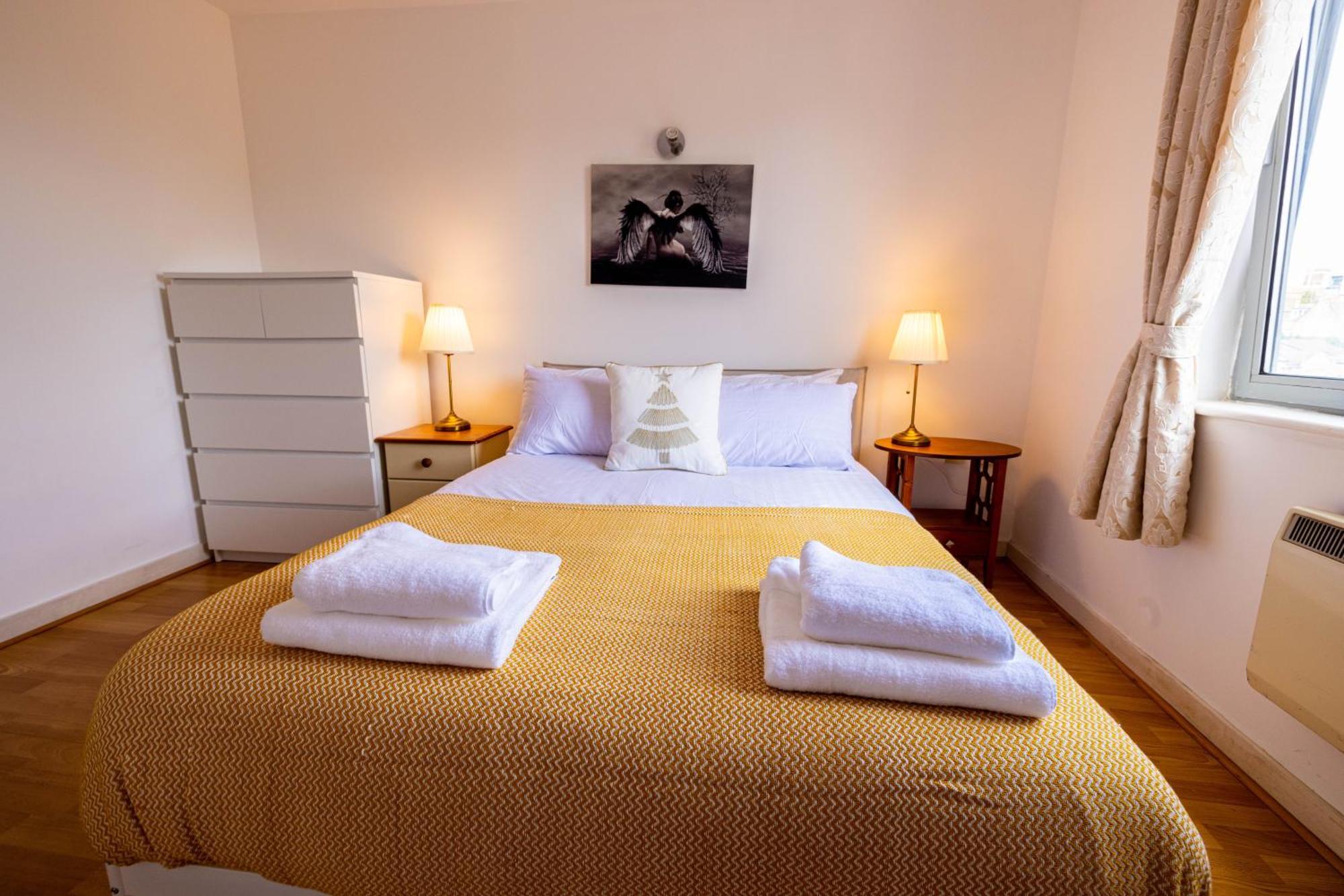Beautiful And Spacious 2-bed In Appartamento
