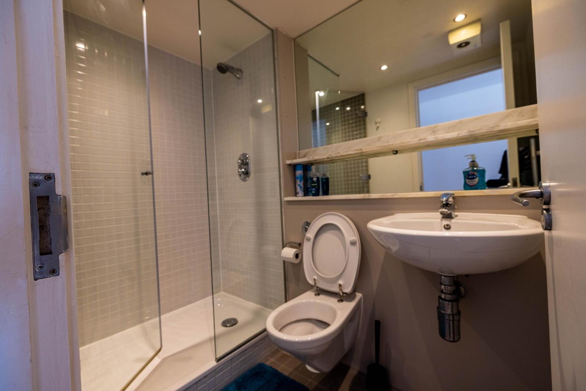 Beautiful And Spacious 2-bed In Appartamento Londra