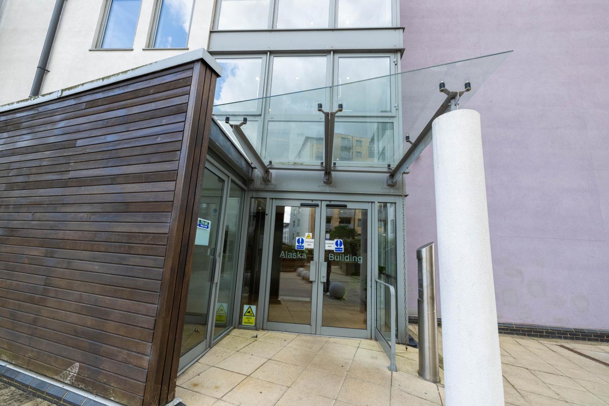Beautiful And Spacious 2-bed In * Londra